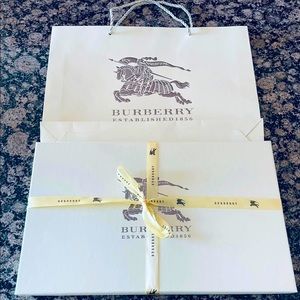 ✨🧣Burberry Classic Check Cashmere Scarf - Brand New gift wrapped in a Box